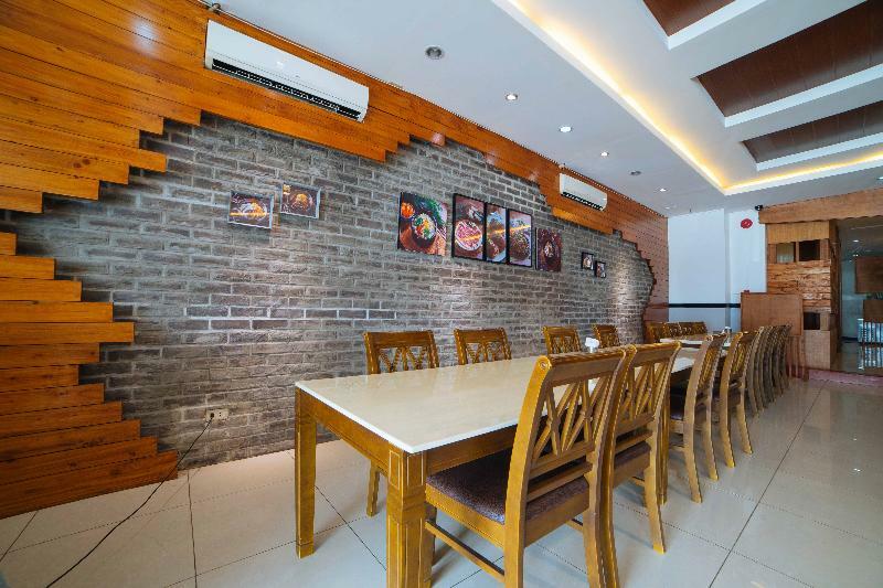 Reddoorz Premium @ Korea Town Angeles City Exterior photo